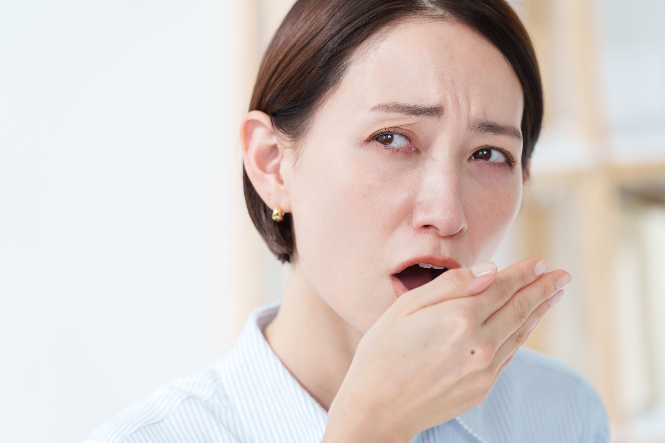 歯石が原因で口臭に悩む女性