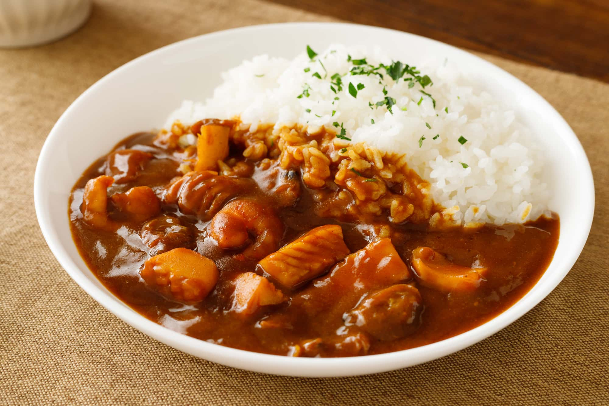 歯に着色しやすいカレーのイメージ