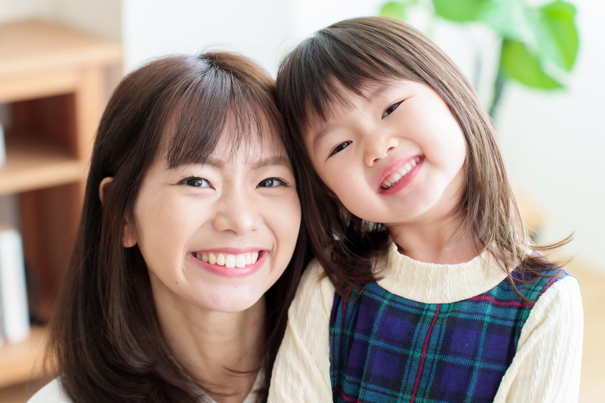 フッ素で虫歯予防をしている親子